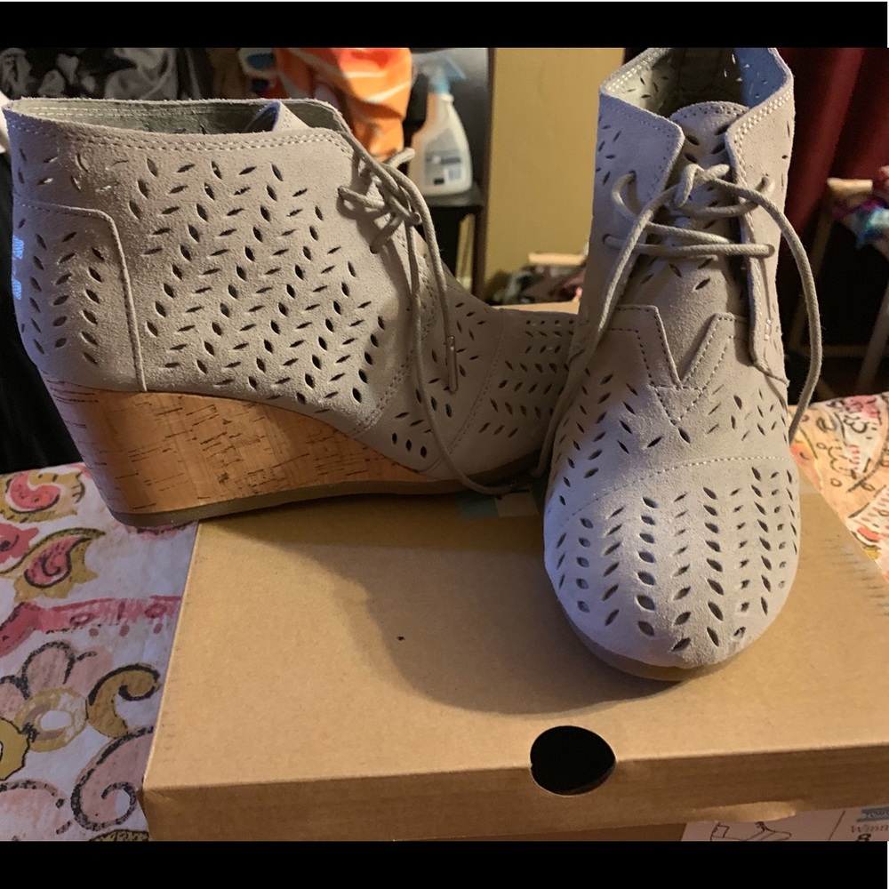 TOMS desert wedges - NIB